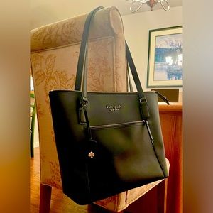 Authentic Kate Spade ♠️ leather shoulder purse - like new!